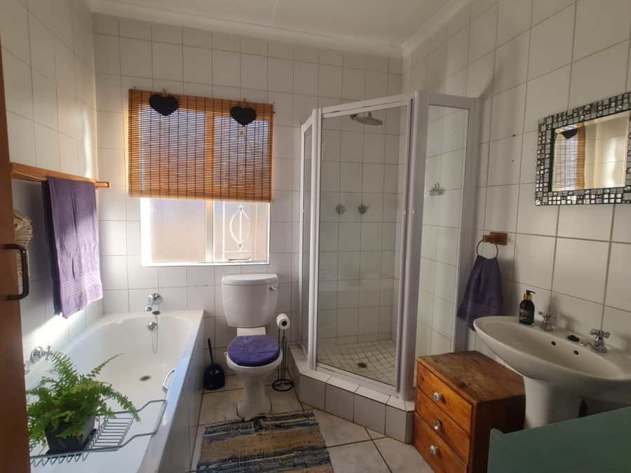 To Let 3 Bedroom Property for Rent in Langenhovenpark Free State